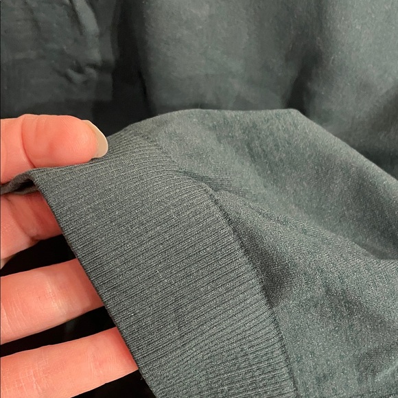 New Gymshark Women's woodland Green Long Sleeve Crop Top - Picture 7 of 9